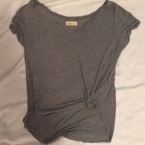 Short sleeve, grey knotted top!